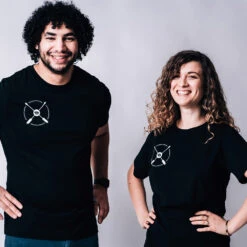 100048 BEARPAW T-Shirt 7 100048 BEARPAW T-Shirt -Bogenwelt Verkauf wearing shirt